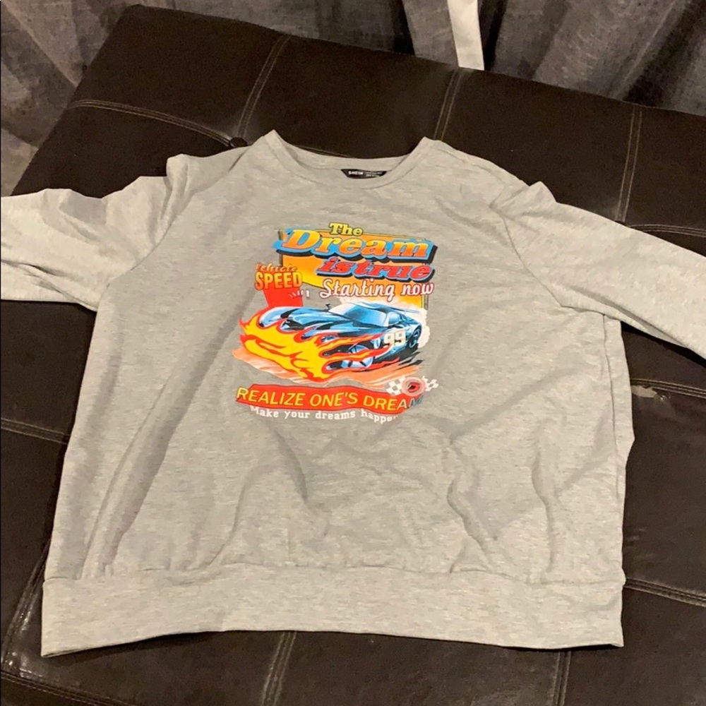 grey sweatshirt